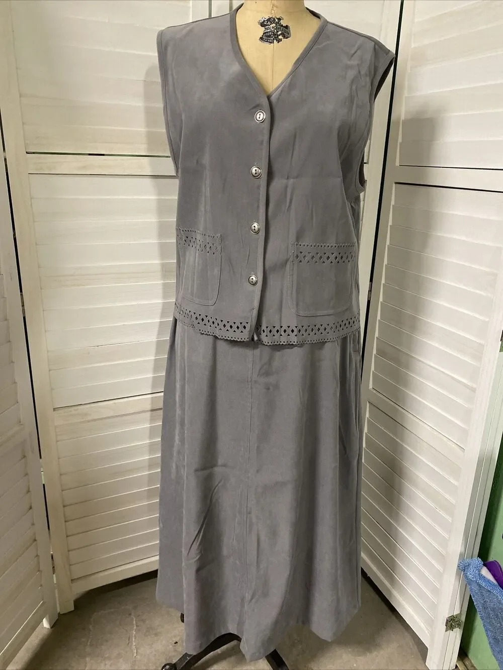 Women’s Napa Valley 2 Piece Gray Top & Skirt Matching Set Sz Large Polyester